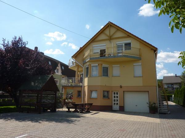 Li-Do Vendeghaz Apartment Balatonfured Exterior photo